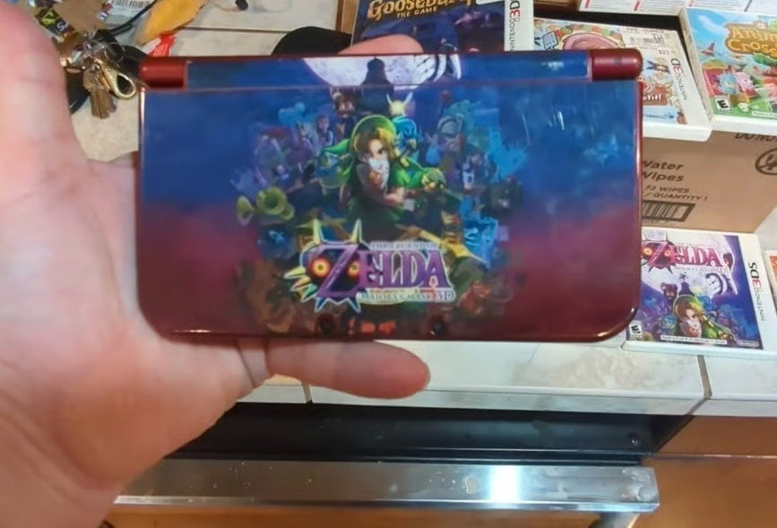 Nintendo NEW 3DS XL in Red COMPLETE IN BOX with Zelda Skin in CLEAR CASE