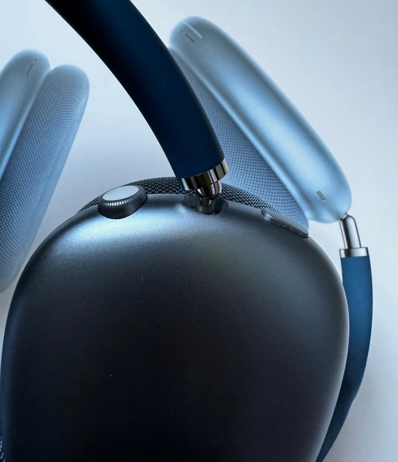 Apple AirPods Max with Smart Case in Sky Blue 7A76