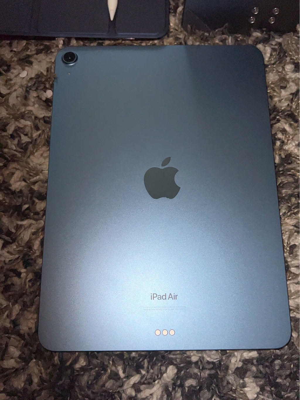 Apple iPad Air 5th Generation 64 GB in Sky Blue w/ Apple Pencil 7M29