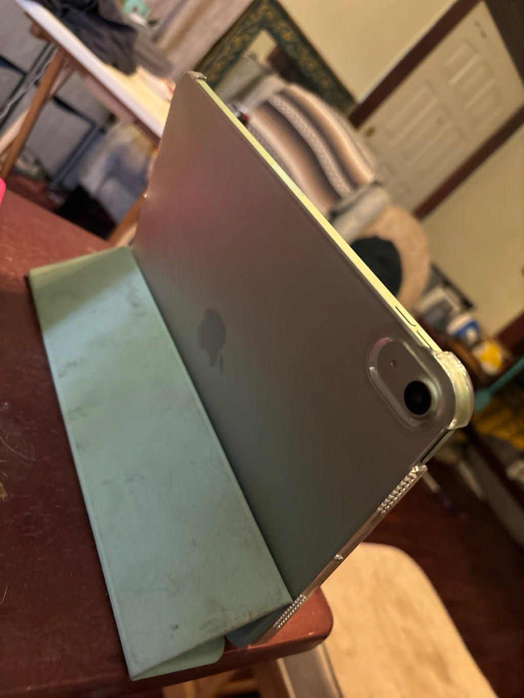 iPad Air Wi-Fi 64GB - Green (4th Generation) with case UNLOCKED 8L22