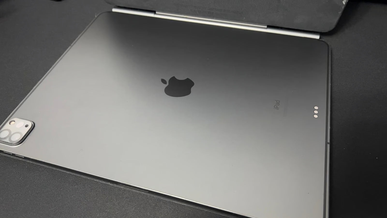 Apple iPad Pro 12.9 4th Generation 1 TB in Space Gray 2V32