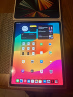 Apple iPad Pro 5th Generation 128 GB 12.9 inches (UNLOCKED) 8O37