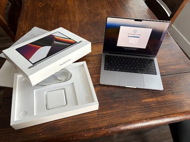 Apple MacBook Pro 14"" 16C GPU 3.2GHz 16GB RAM 1TB SSD A2442 8V39