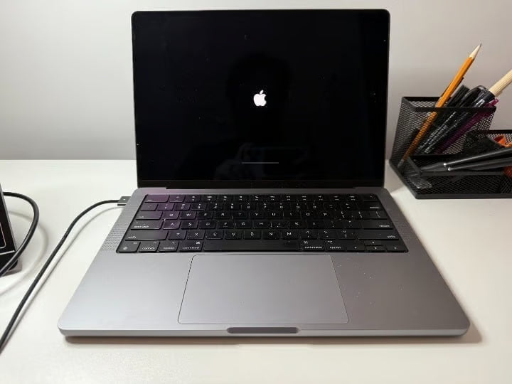 14"" 2021 Macbook Pro w/M1 Chip 8A78
