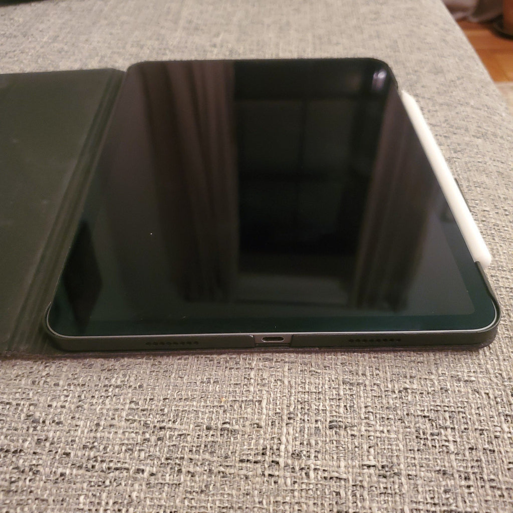 ipad pro 11 inch 2nd generation with case and Apple Pencil 8M59