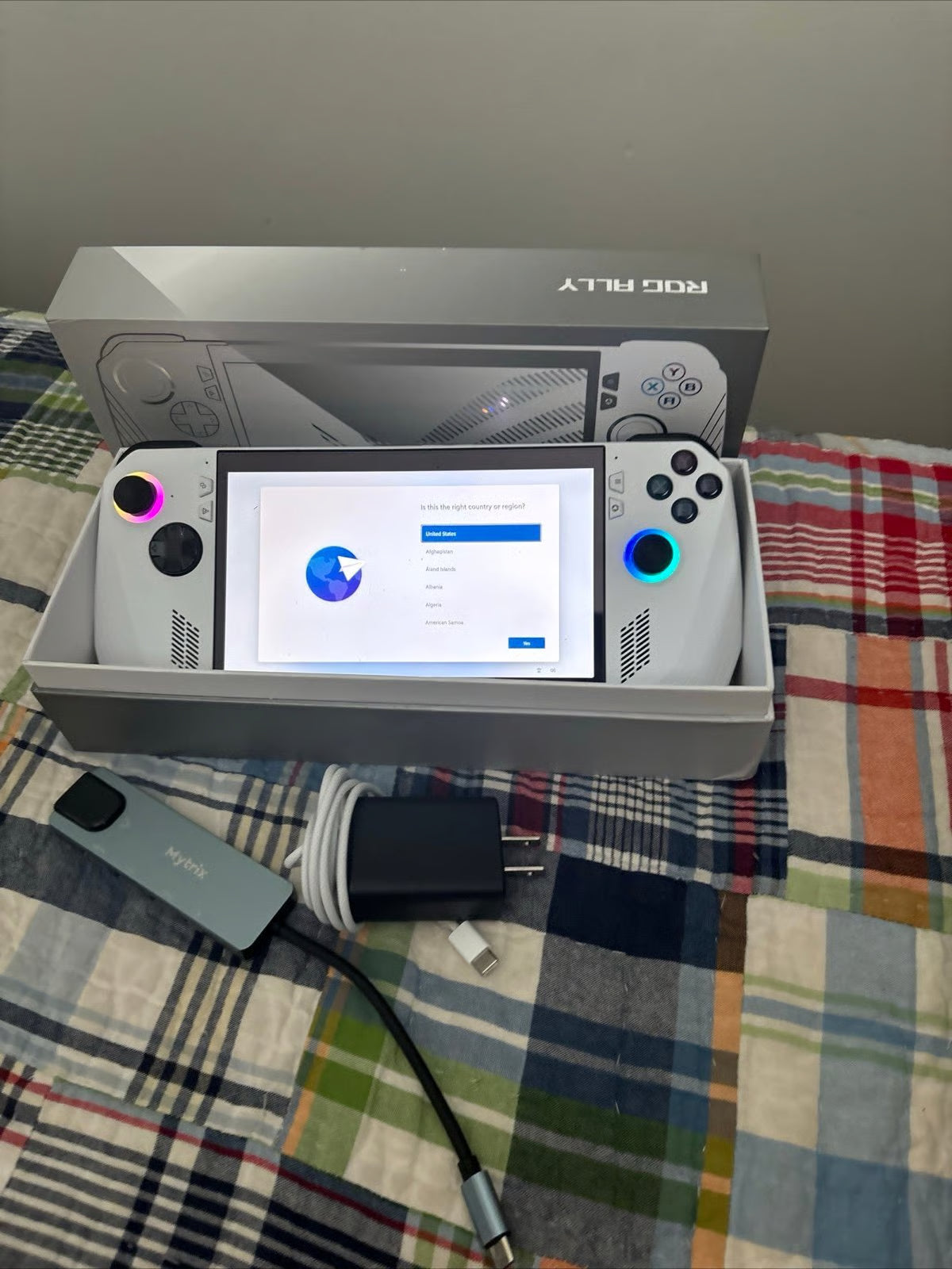 Asus ROG ally 512 gigabytes amd Z1 processor with docking station 5X28