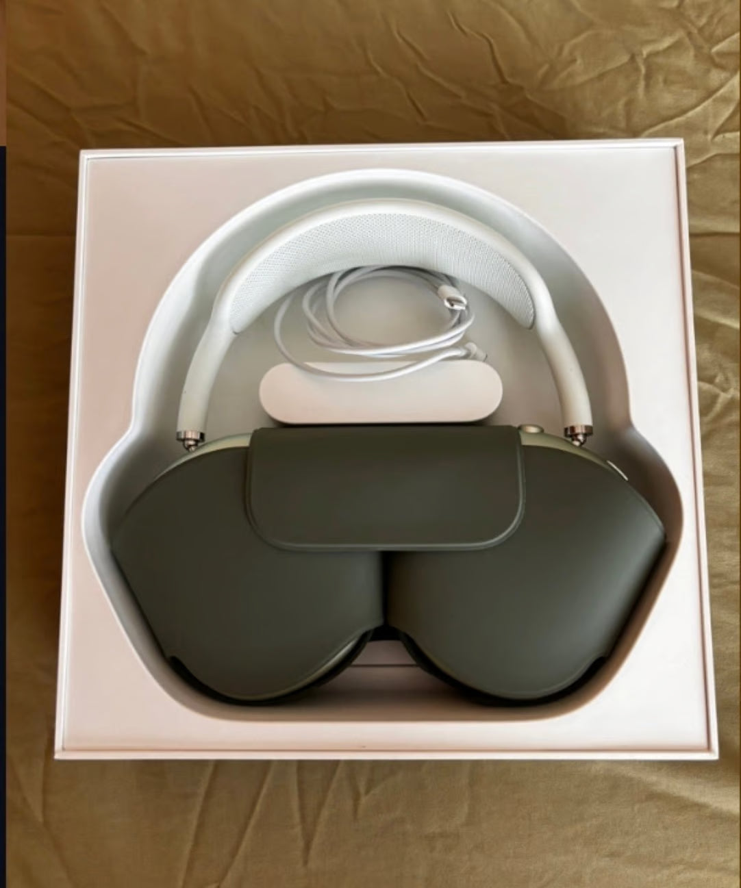 Apple AirPods Max with Smart Case in Green 6Y12