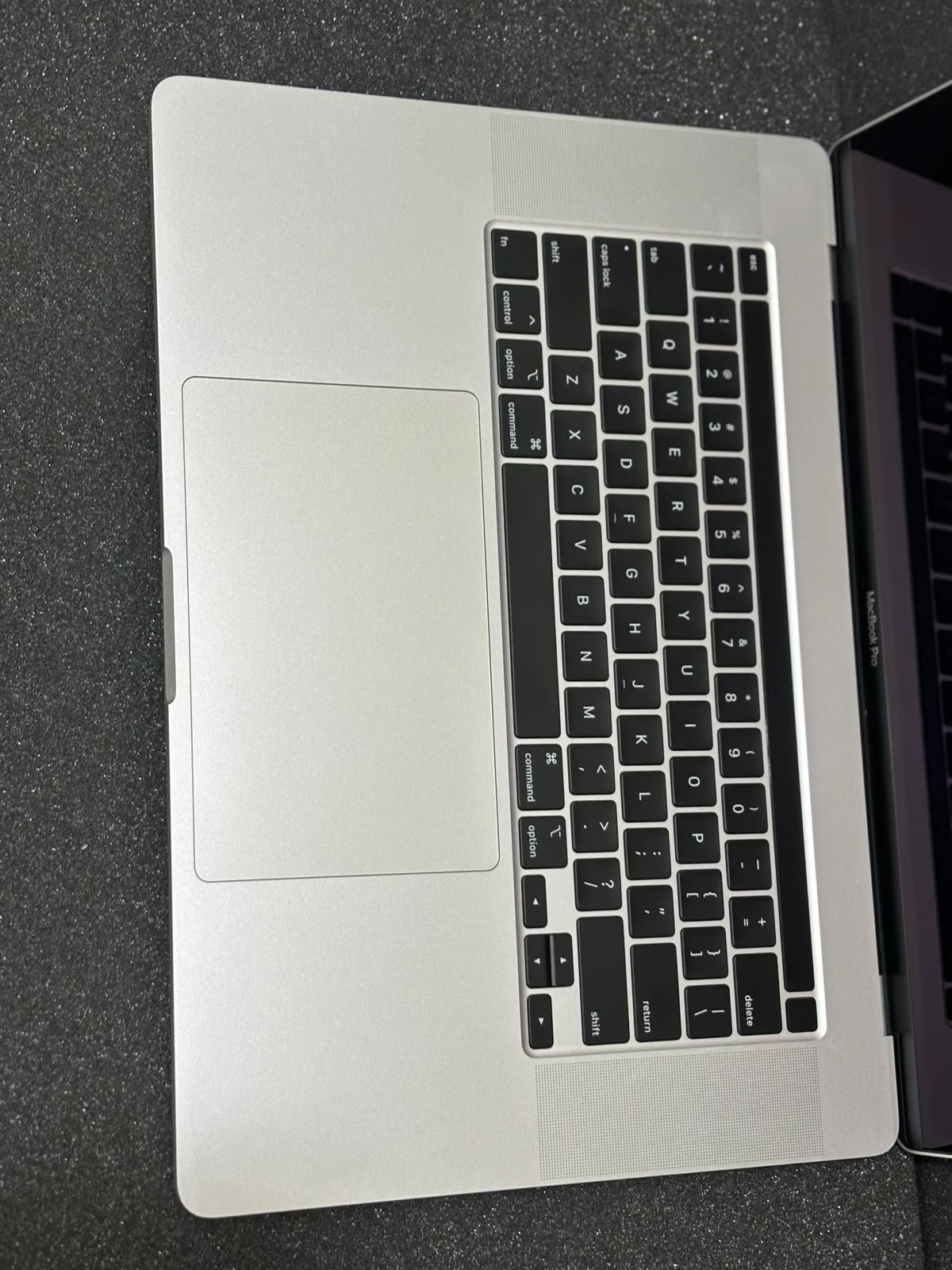 MacBook Pro 16 2019 i7 32gb RAM 512 gb ssd silver 6B96