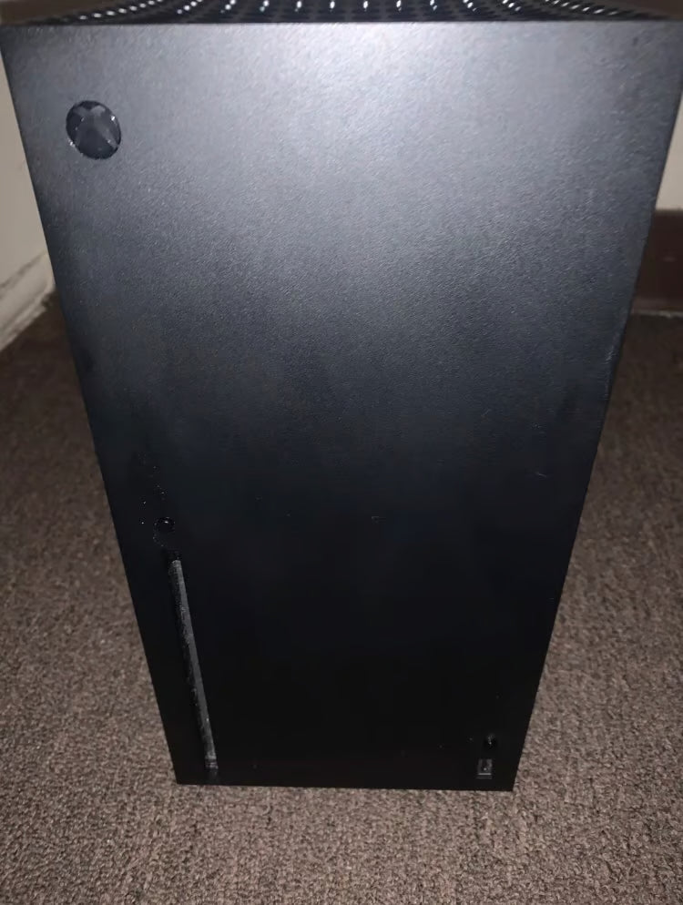 Xbox Series X (1TB) - Excellent Condition 2U13