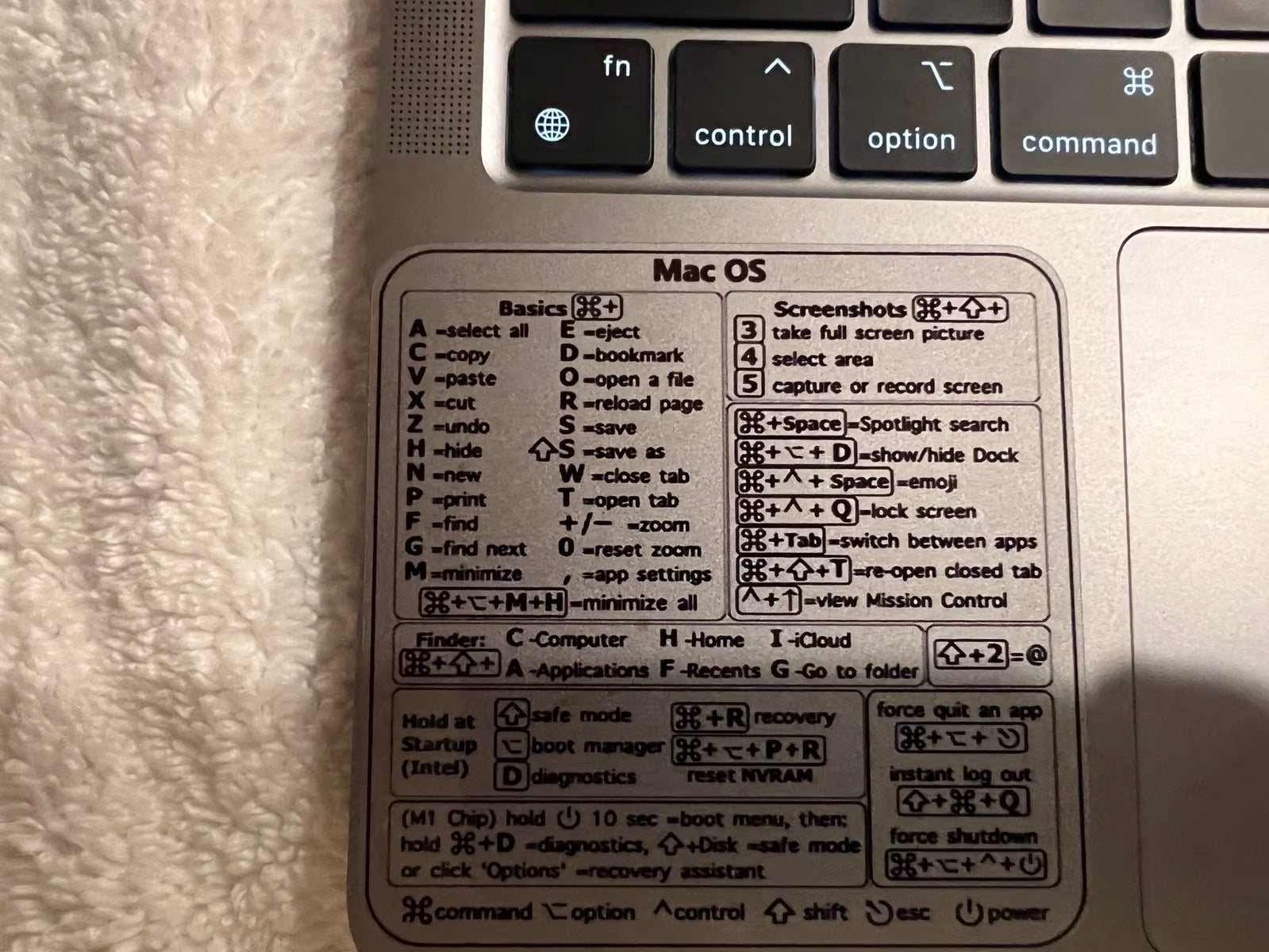 Apple macbook pro m2 8gb 512gb 5W88