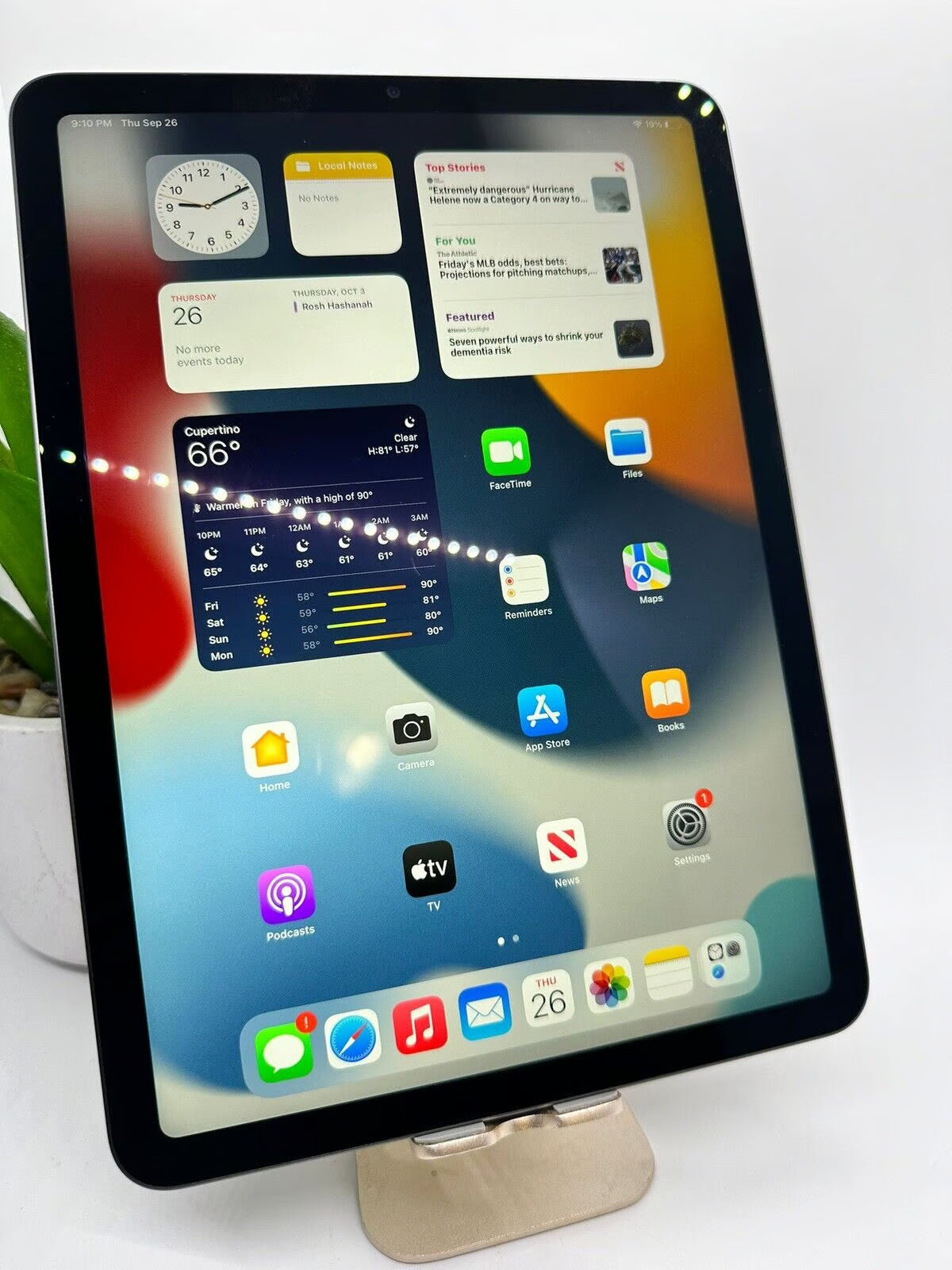 iPad Air 5th Generation 64GB Wi-Fi - Space Gray 1H35