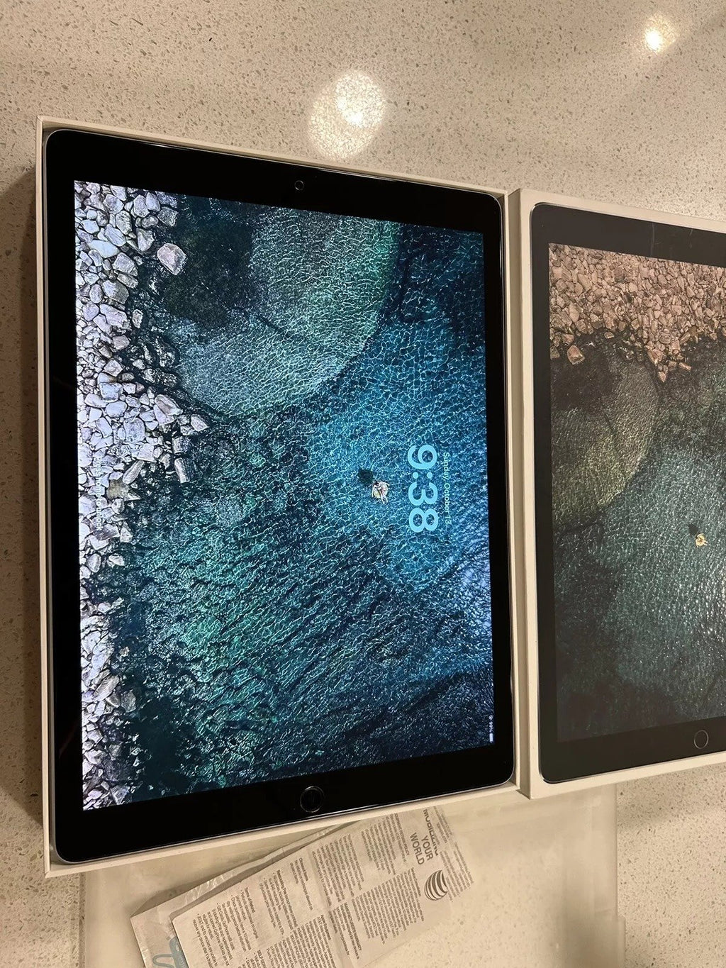 Apple iPad Pro 12.9�?Wifi + Cellular 256GB Space Gray Unlocked Apple Keyboard 3G51