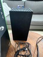 Xbox series x with Xbox pro controller 6J17