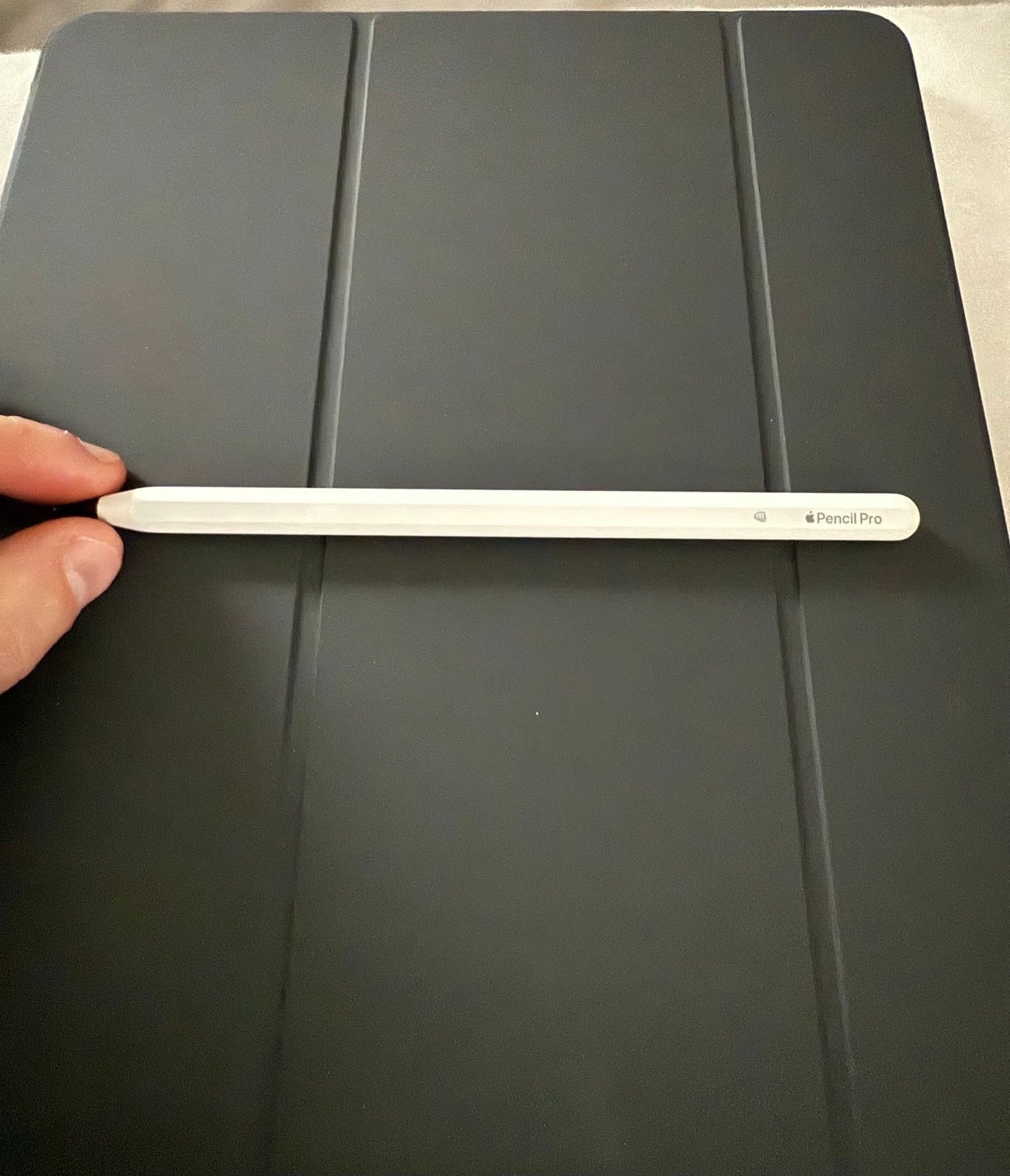 iPad Air 13�?M2- with Accessories 1L91