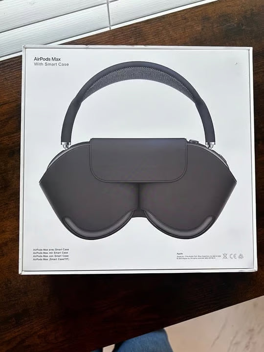 Apple Airpods Max Headphones with smart case 2H19