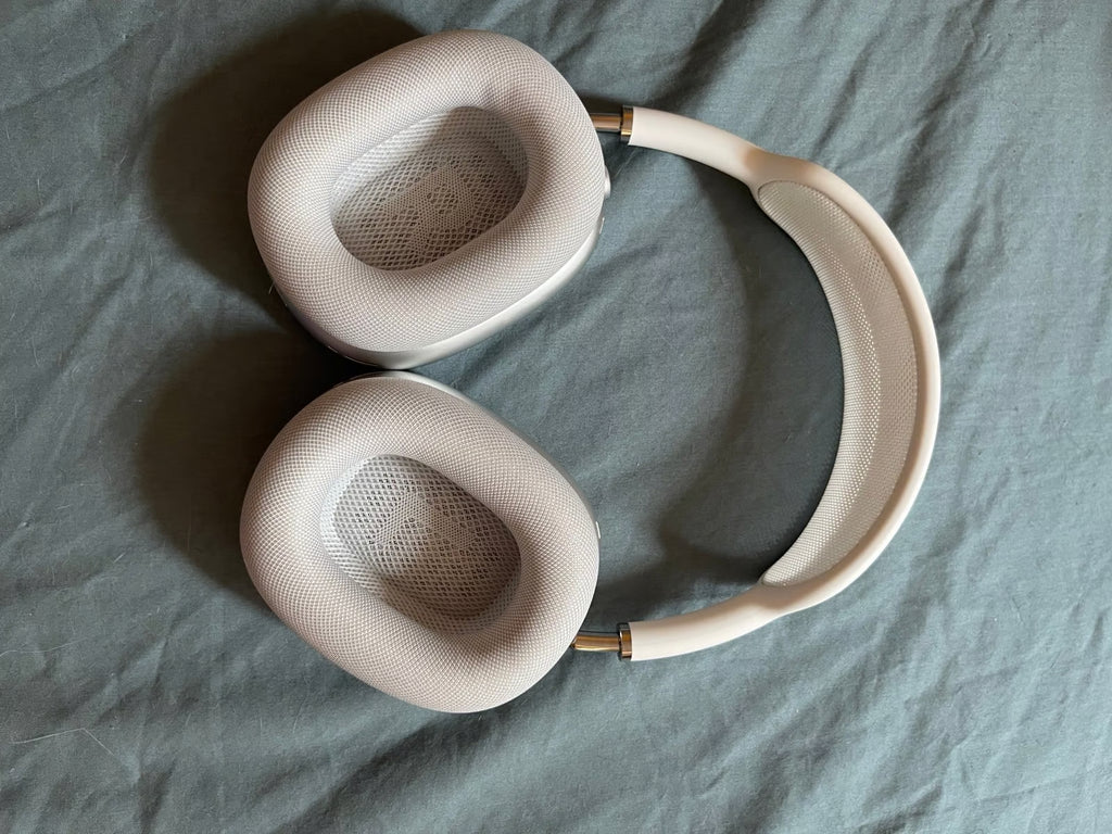 Apple AirPods Max with Smart Case in Silver 3H37