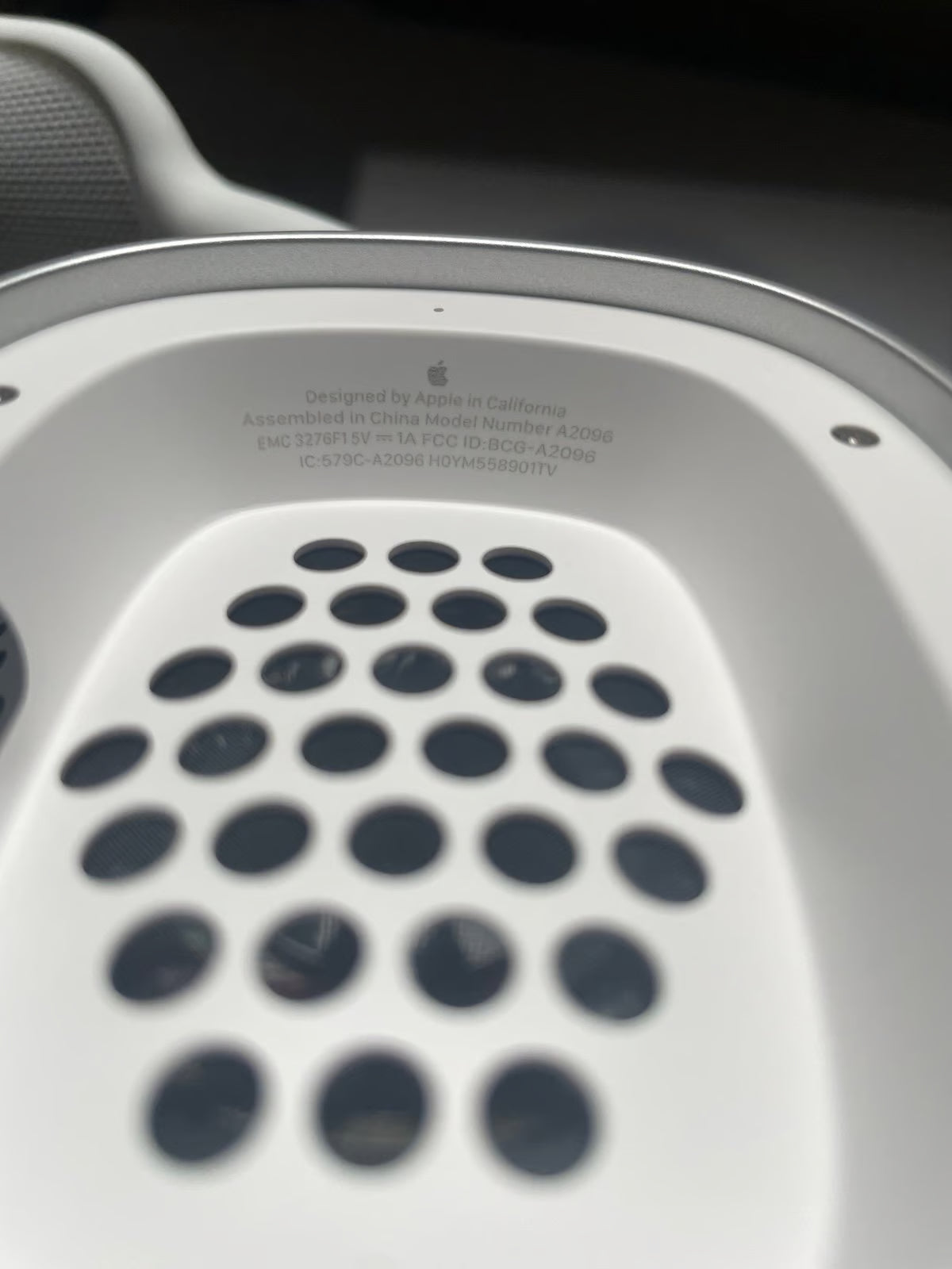 White AirPods Max FREE SHPPING 2B21