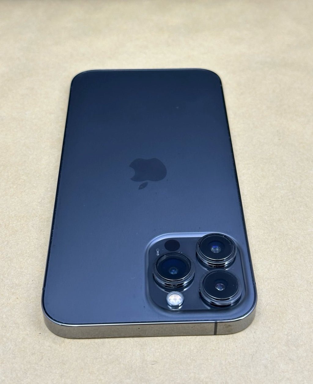 Apple iPhone 13 Pro Max 128gb unlocked in gray - Damaged 8V97