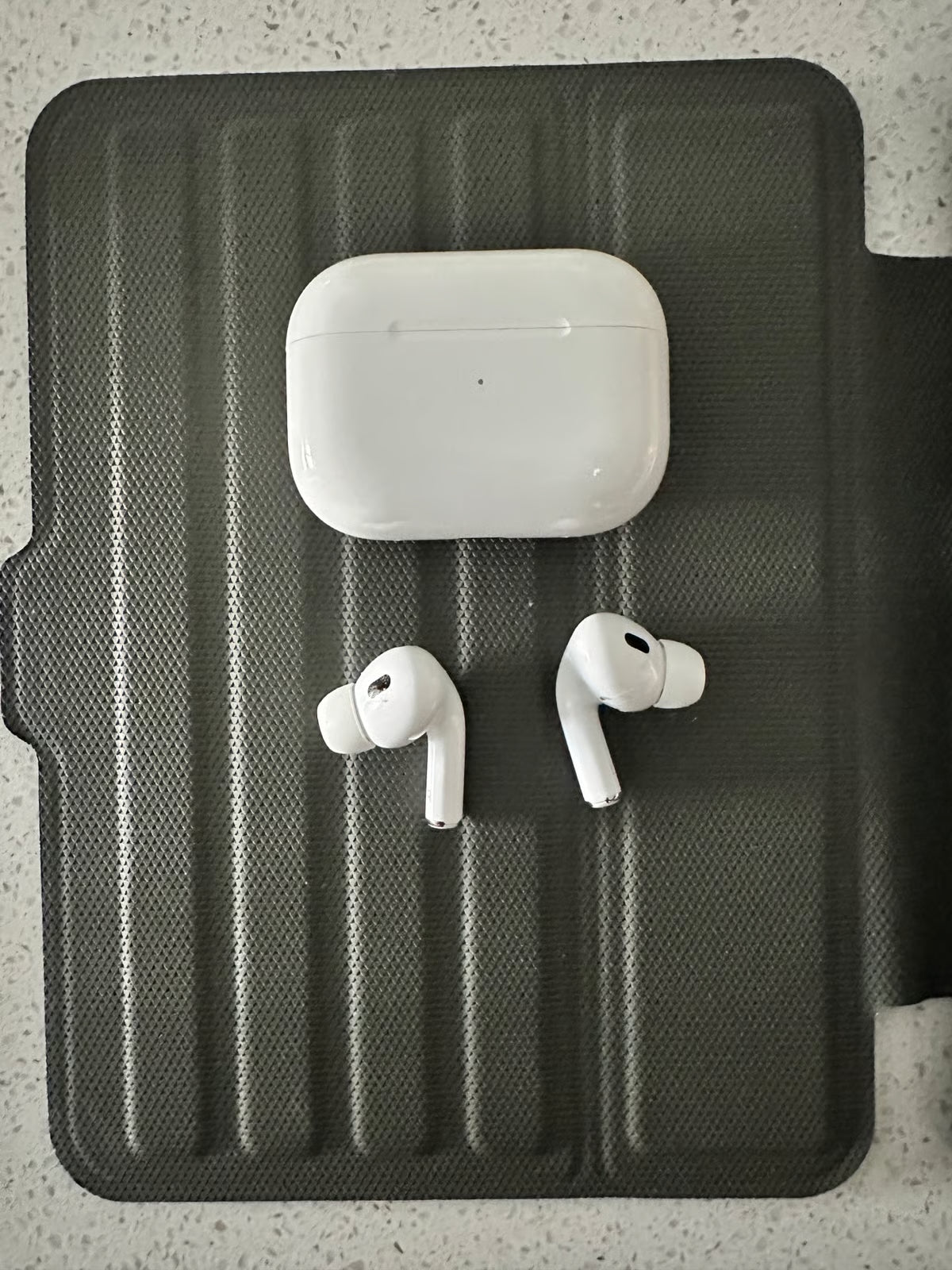 iPad mini 6 with AirPods 3C53