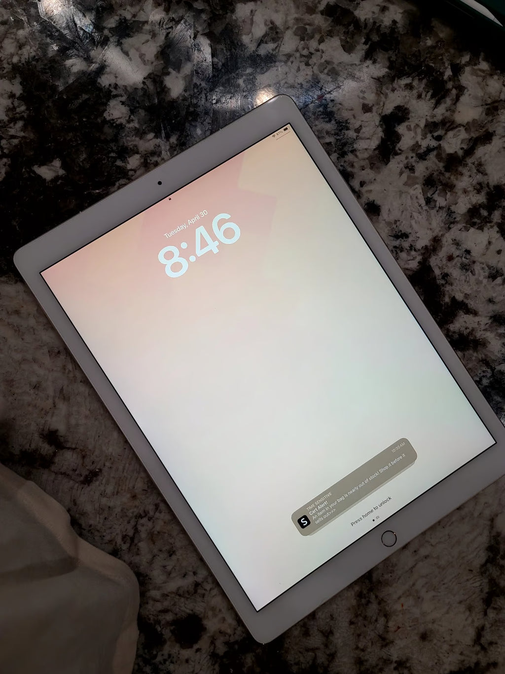 Apple iPad Pro 12.9�?2nd Generation 64GB Gold 1K77