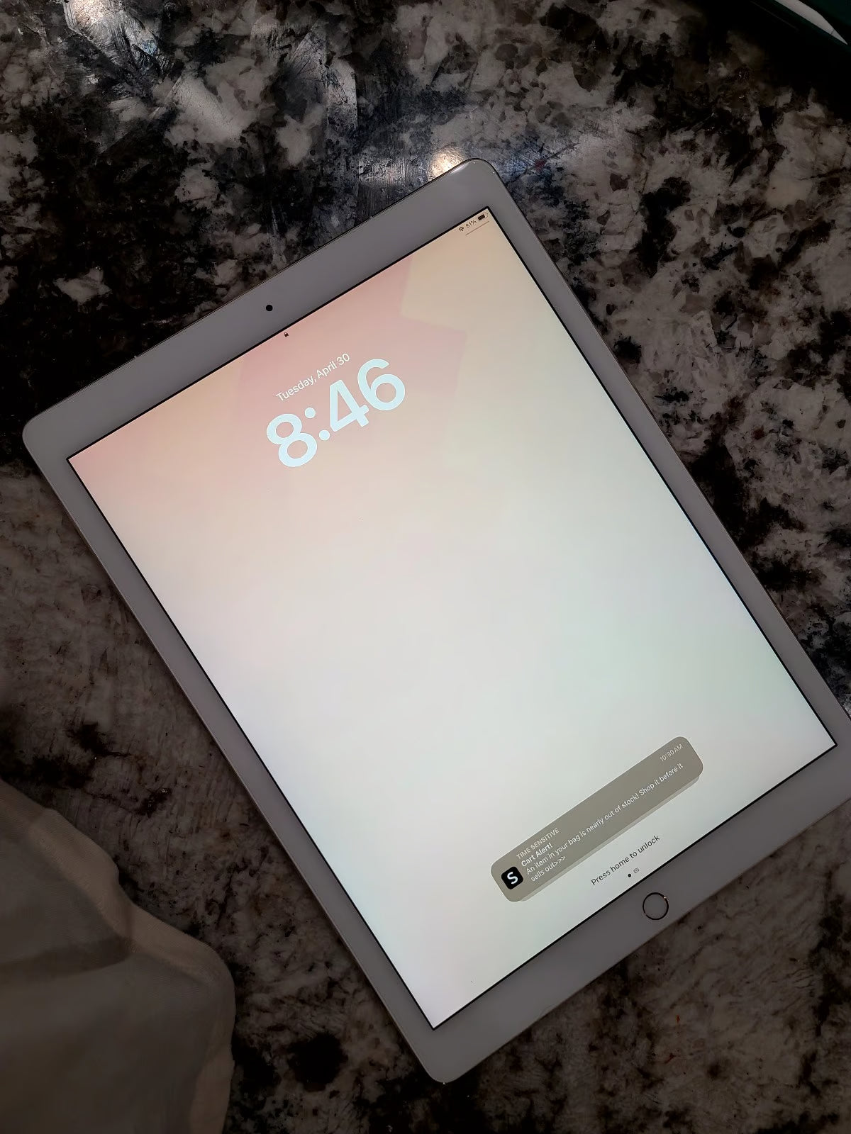 Apple iPad Pro 12.9�?2nd Generation 64GB Gold 1K77