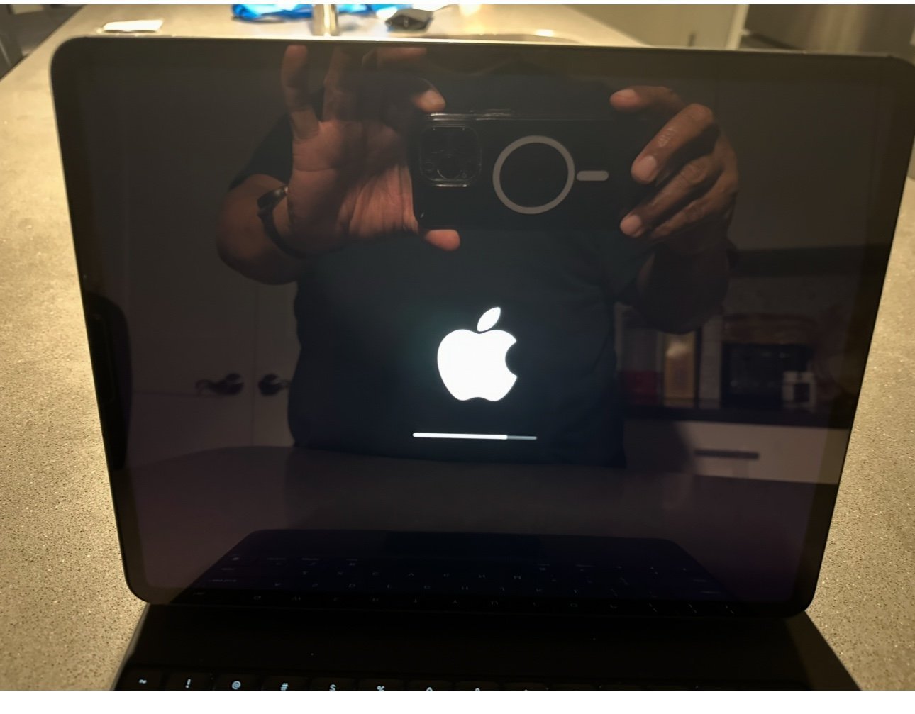 ipad pro 4th gen WiFi /LTE 1 TB 7Y25