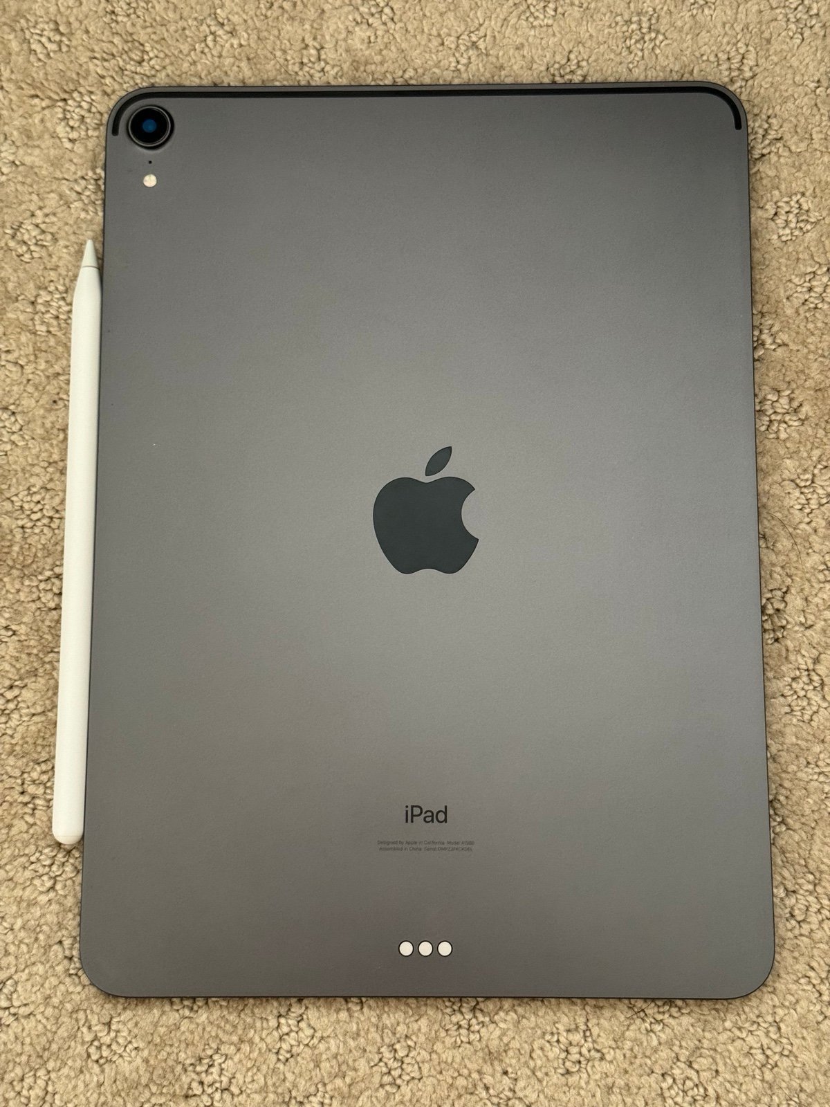 iPad Pro 11 inch 1st Gen 256GB With Apple Pencil 2nd Gen 5U96