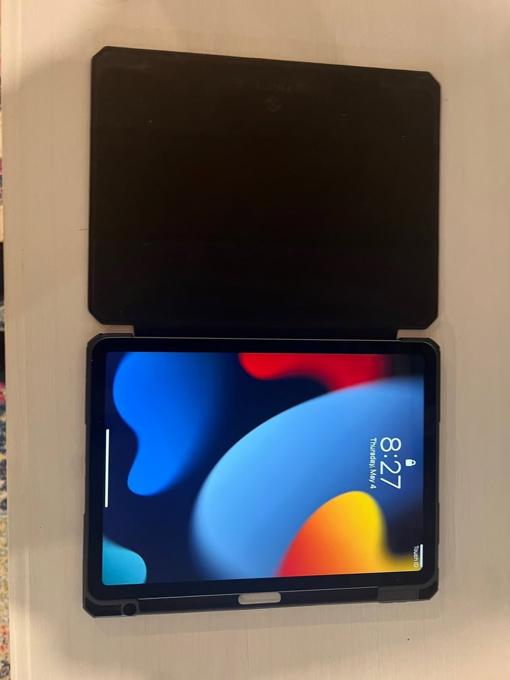 New 2022 IPad Air 4th generation - Case included! 5A38