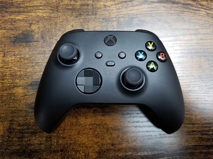 Xbox Series X with controller 2N83