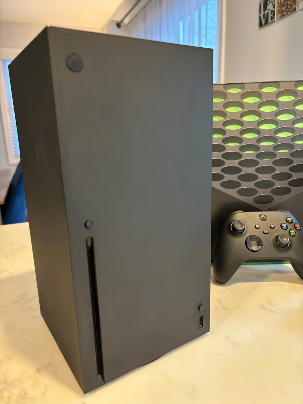 Xbox Series X + Second Controller - MINT condition! 6V11