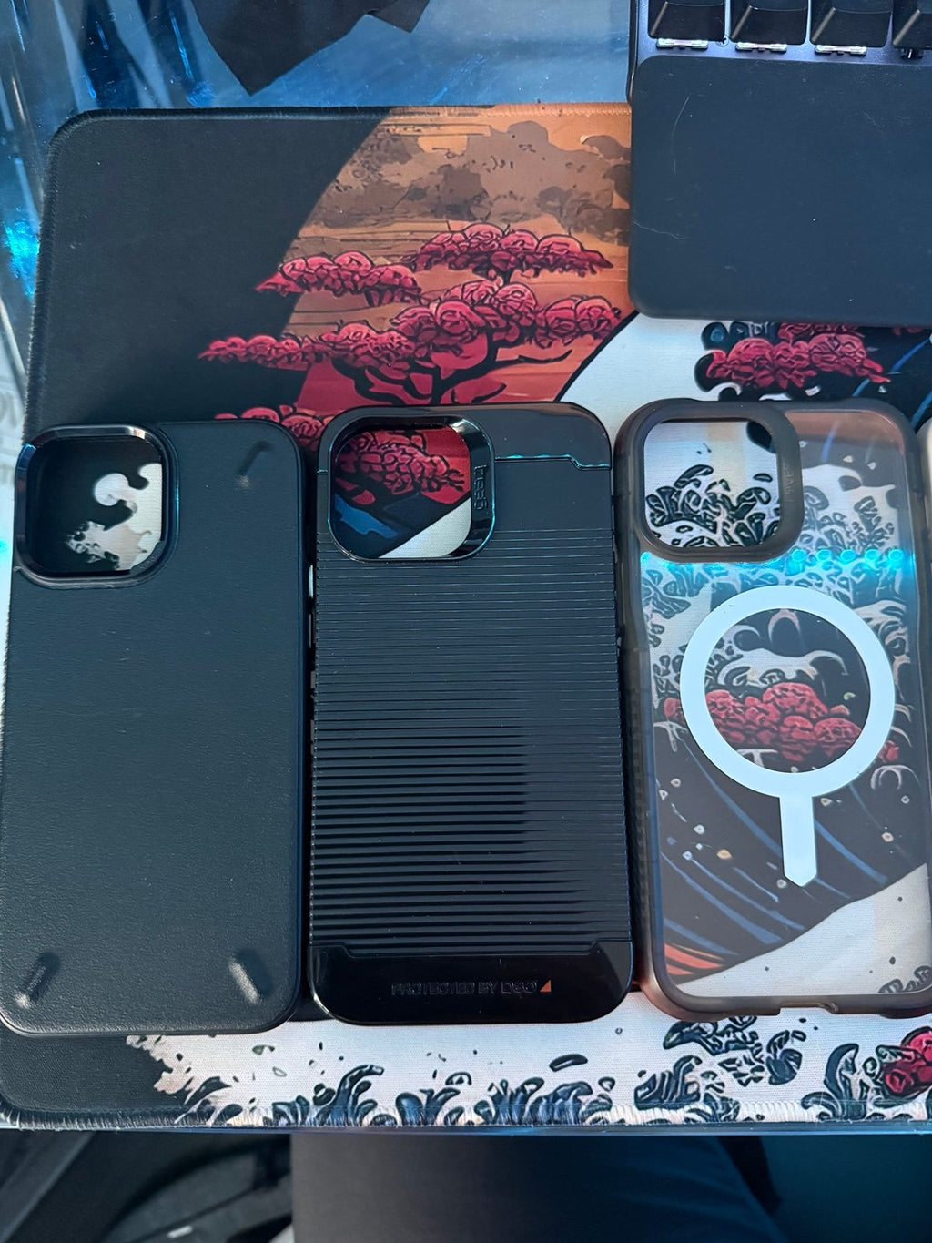 iPhone 13 pro max unlocked with 8 cases 7J27