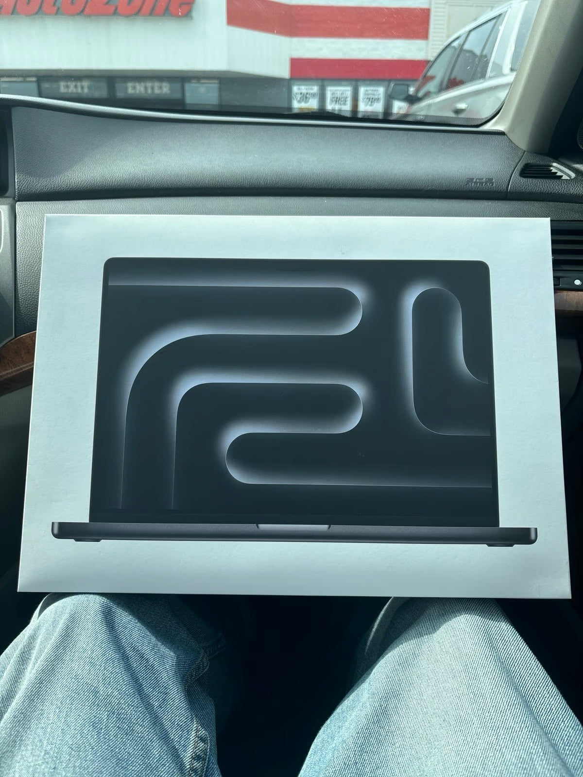 Macbook Pro 16鈥?M3 Pro chip - 18GB Memory - 512GB SSD - SPACE BLACK 3L61