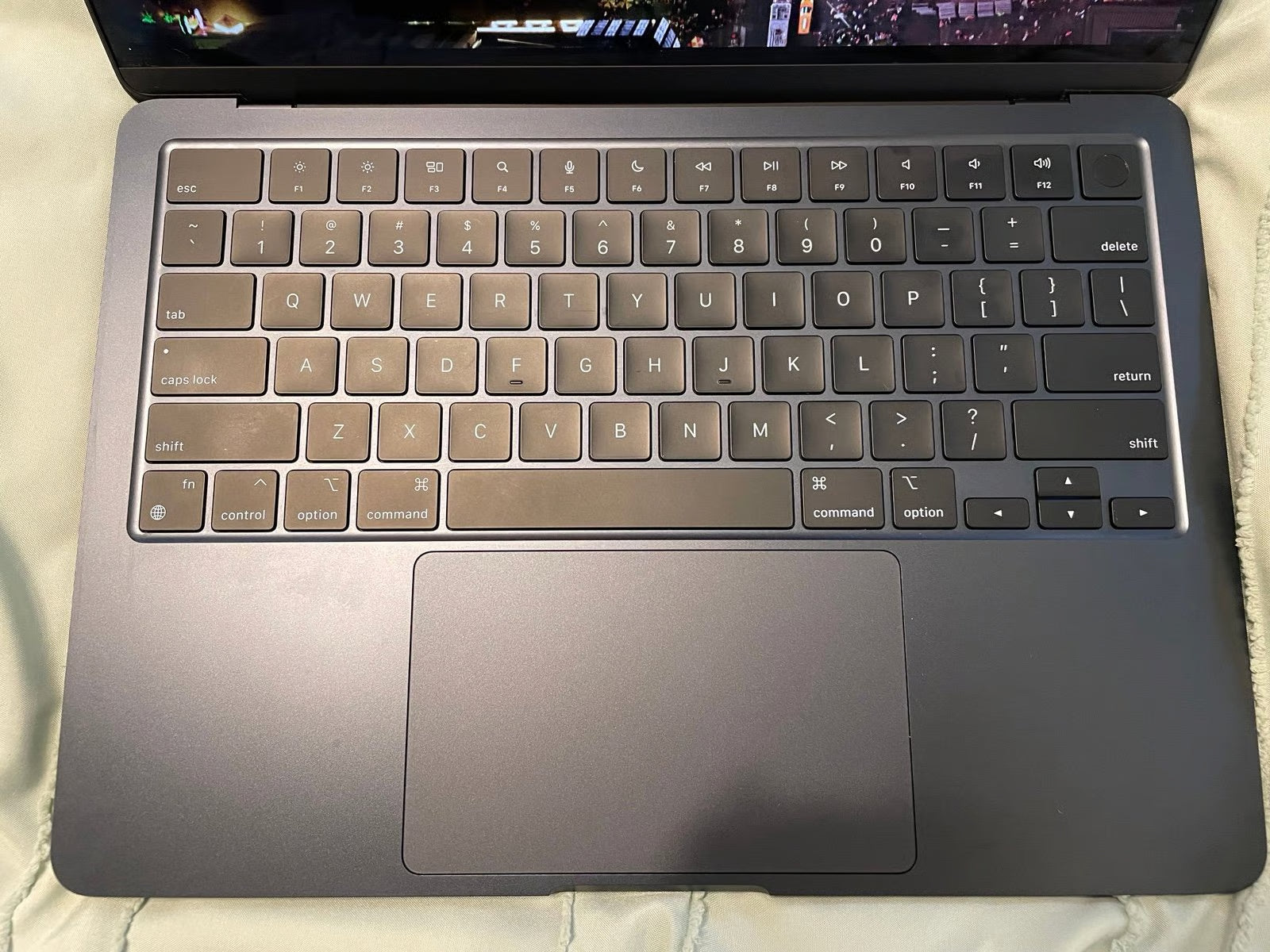 MacBook Air M2 2022 13鈥?midnight 5H73