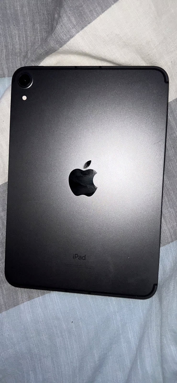 Apple iPad Mini 4th Generation 64 GB in Space Gray 8K26