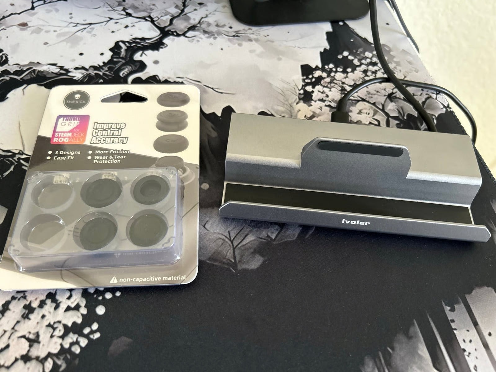 Valve Steam Deck w/ivoler docking station and thumbstick caps 9E77