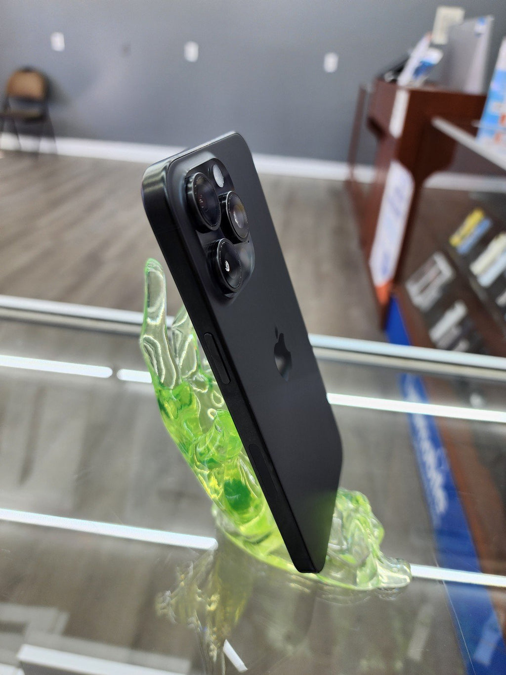 iPhone 15 Pro Max 256GB Black Titanium Unlocked Includes: Case+Protector+Charger 7B88