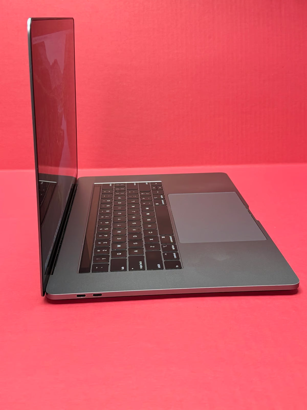 Apple MacBook Pro 15鈥?Retina Touch Bar 2.6GHz i7 6 Core 2019 16GB RAM 512GB SSD 3Y55