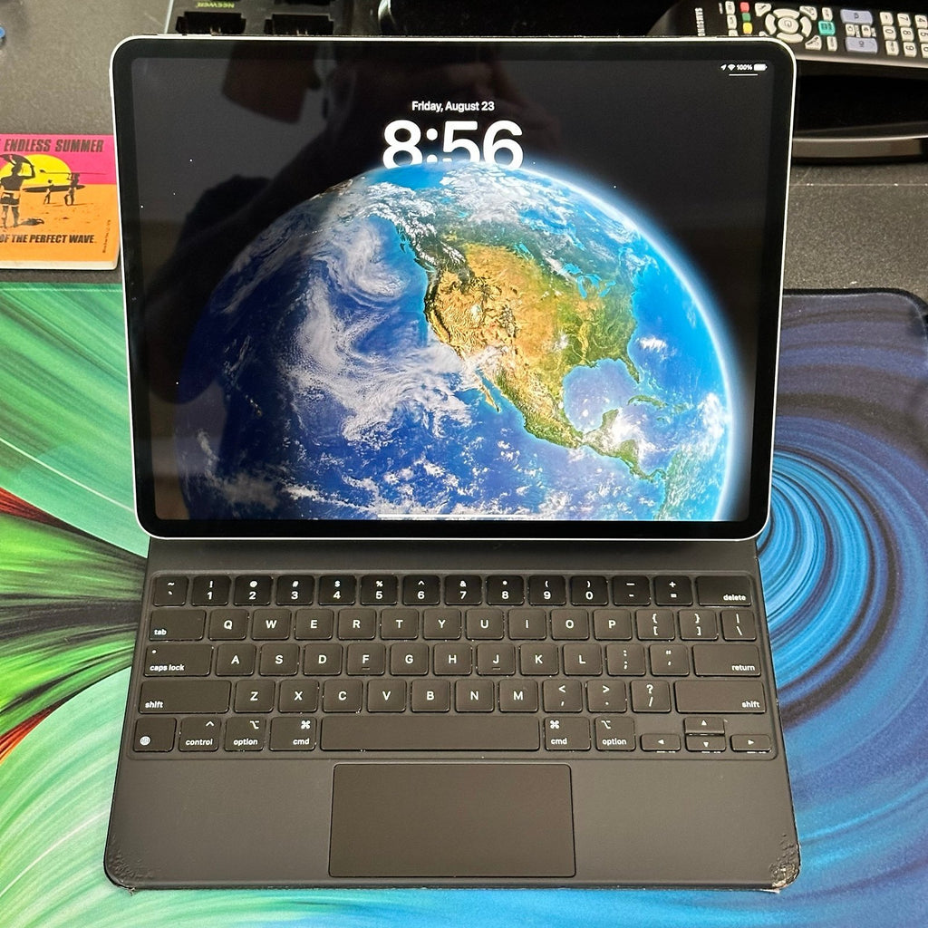 Apple iPad Pro 12.9�?4th Gen 256gb WiFi + Cellular Unlocked w/ Magic Keyboard 1H36
