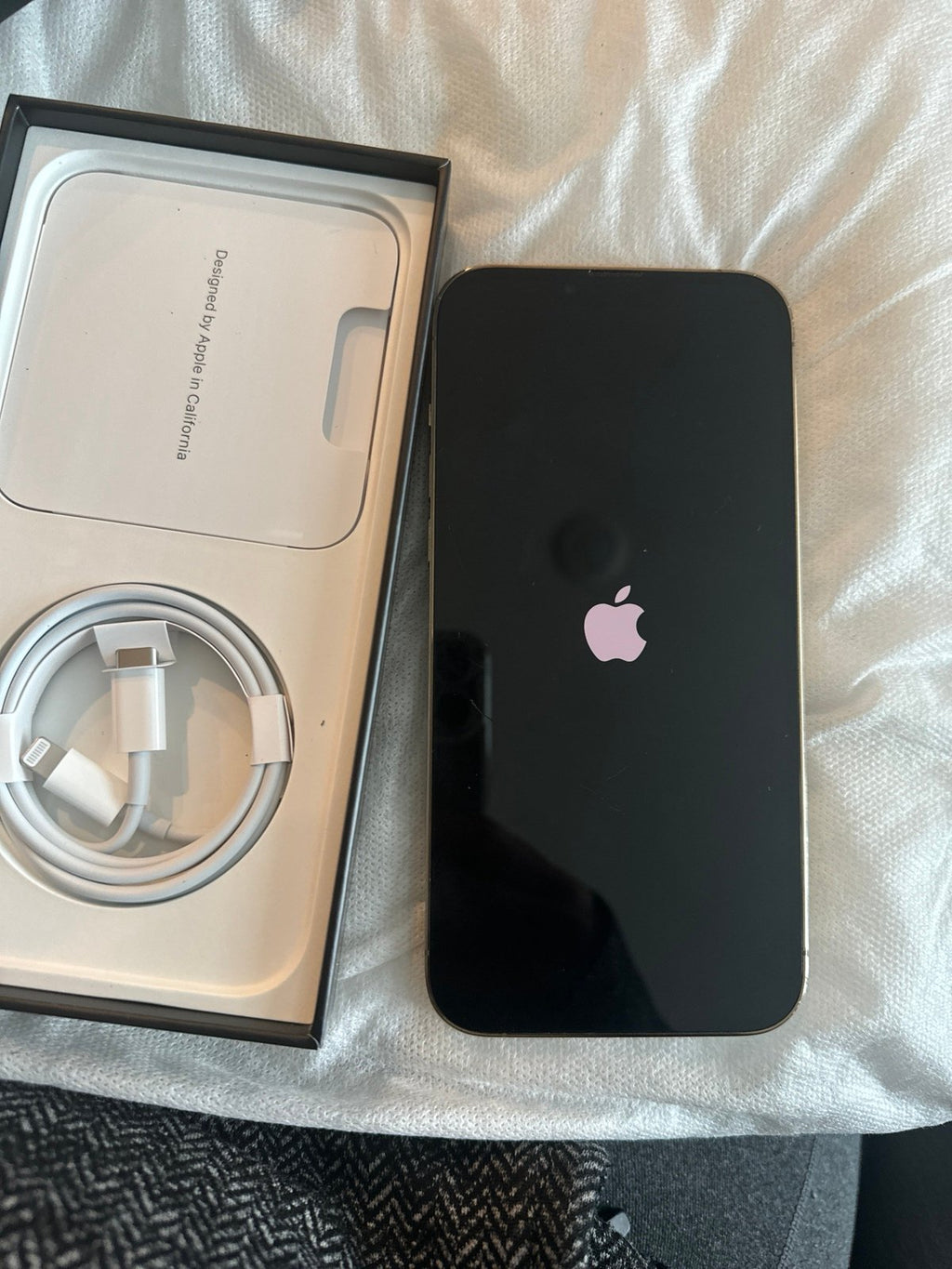 iPhone 13 Pro Max phone 1TB - unlocked w original box + unused charging cord 2R39