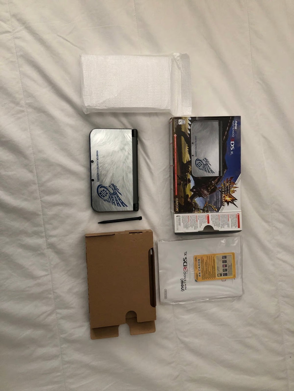 New Nintendo 3DS XL Monster Hunter 4 Ultimate in Gray