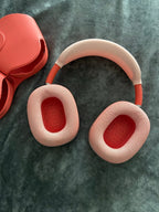 Pink apple AirPods Max 7J19