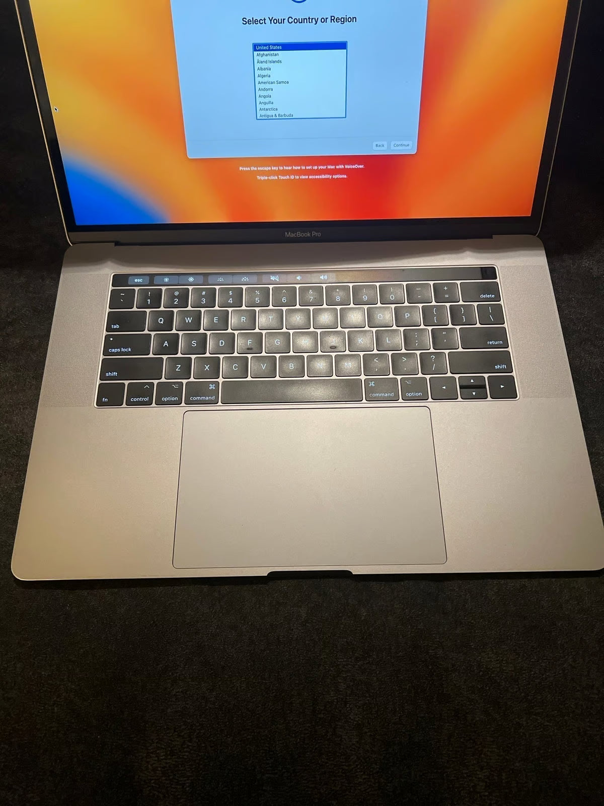 Apple Macbook Pro A1707 15in. Retina Display Core i7 2.6 GHz  256GB SSD 9H92