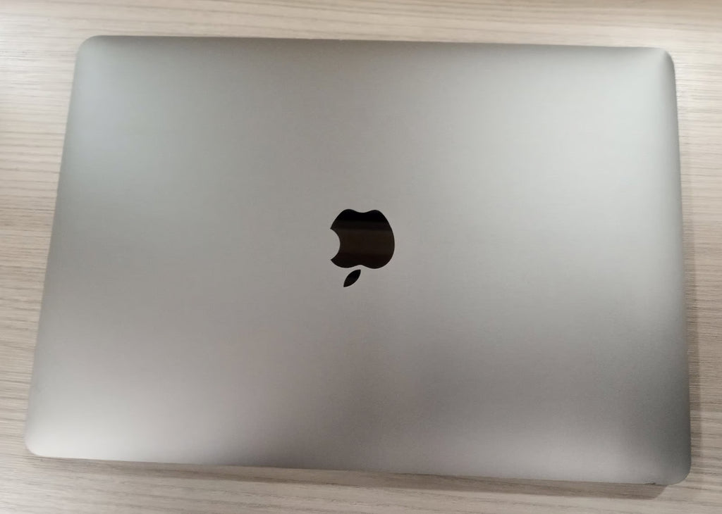 MacBook pro 2020 m1 chip 256gb SSD 8gb ram 6F18