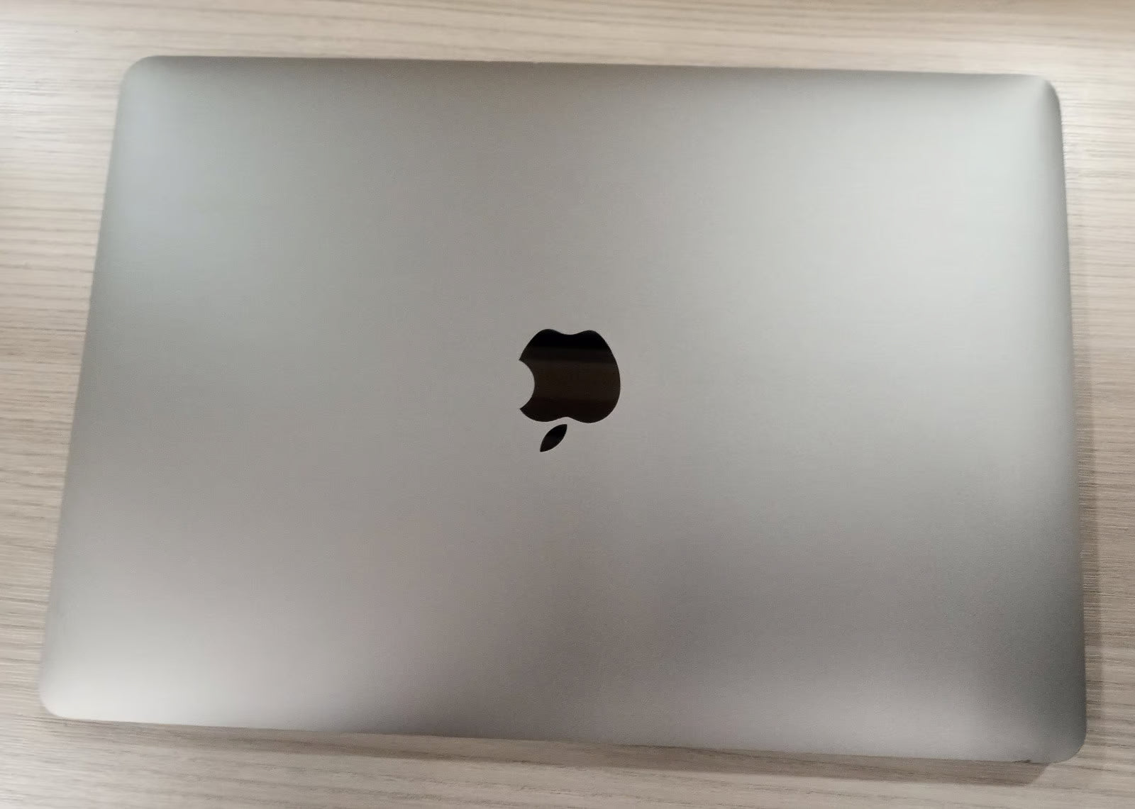 MacBook pro 2020 m1 chip 256gb SSD 8gb ram 6F18