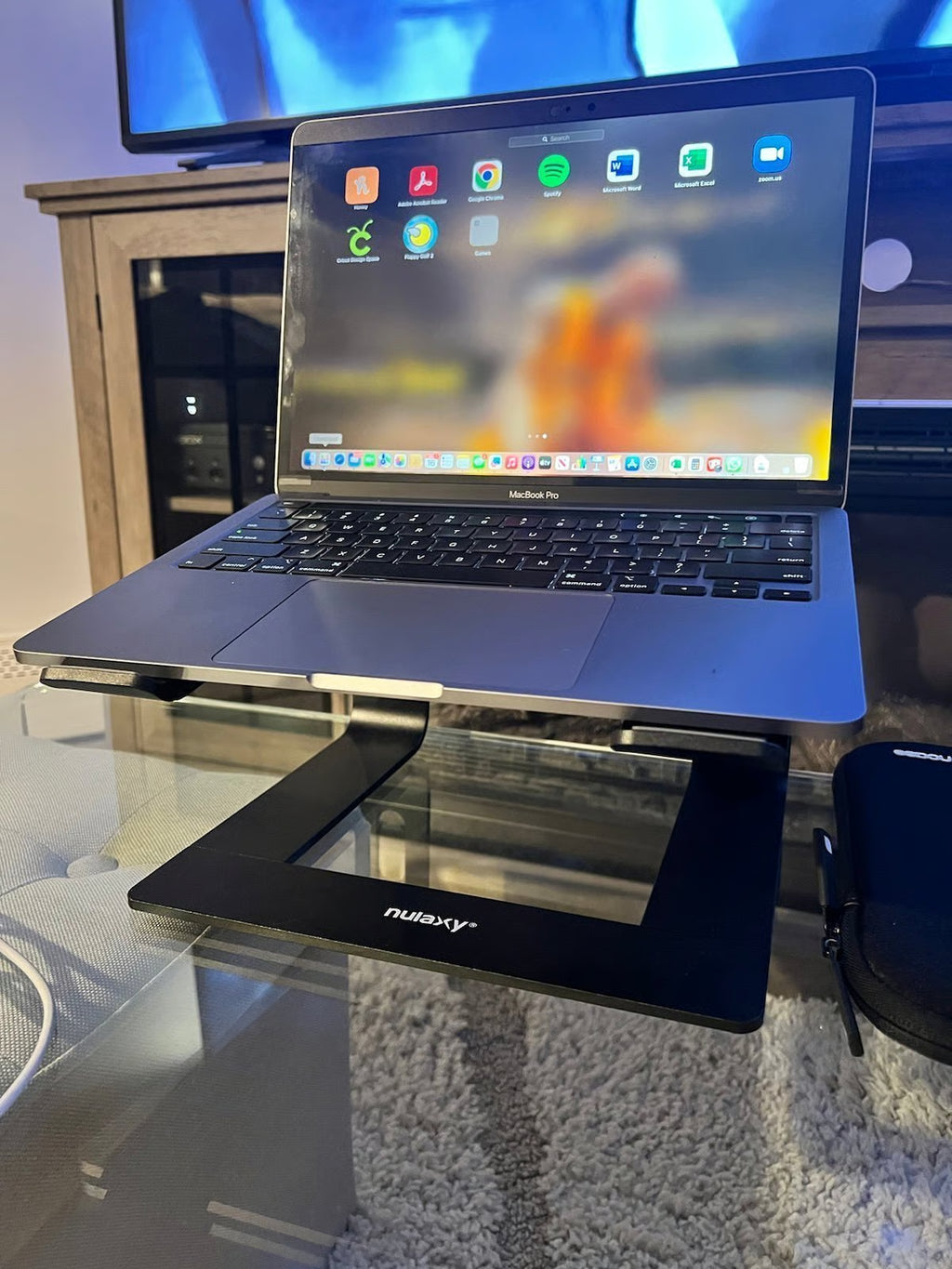 Apple MacBook Pro with Touch Bar screen !! 2W72