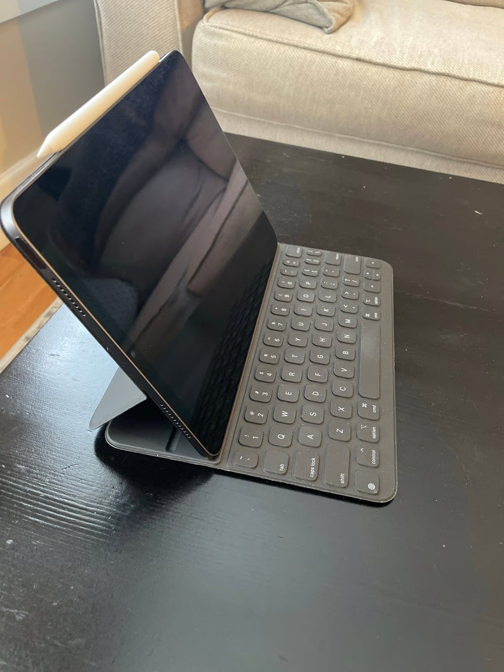 Apple iPad Air 5th Generation 64 GB in Space Gray 6T98