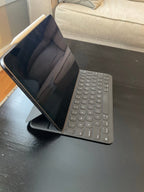 Apple iPad Air 5th Generation 64 GB in Space Gray 6T98