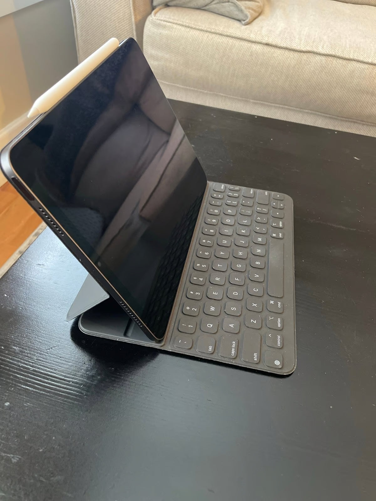 Apple iPad Air 5th Generation 64 GB in Space Gray 6T98