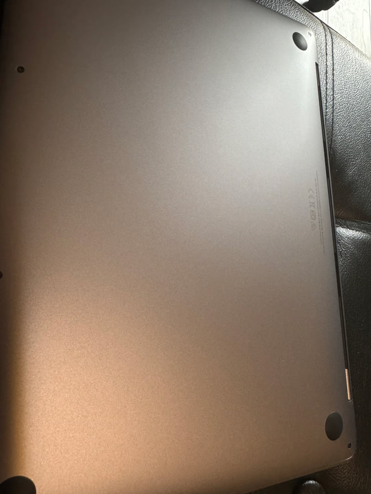 MacBook Pro 13 inch (2022) M2 8gb ram 256ssd 9E27