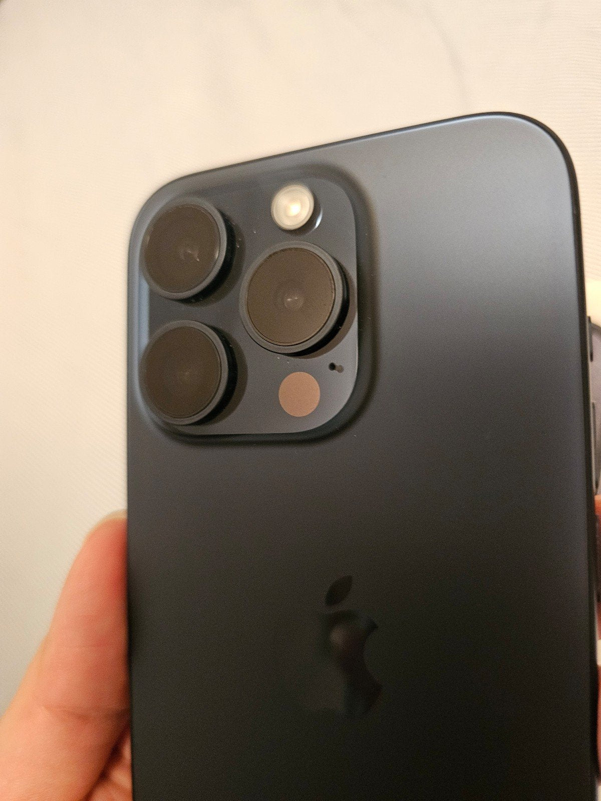 Apple iPhone 15 pro unlocked 6O17